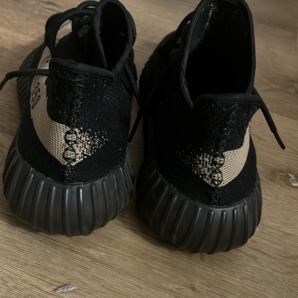 Yeezy Boost 350 V2 - Picture 2 of 2